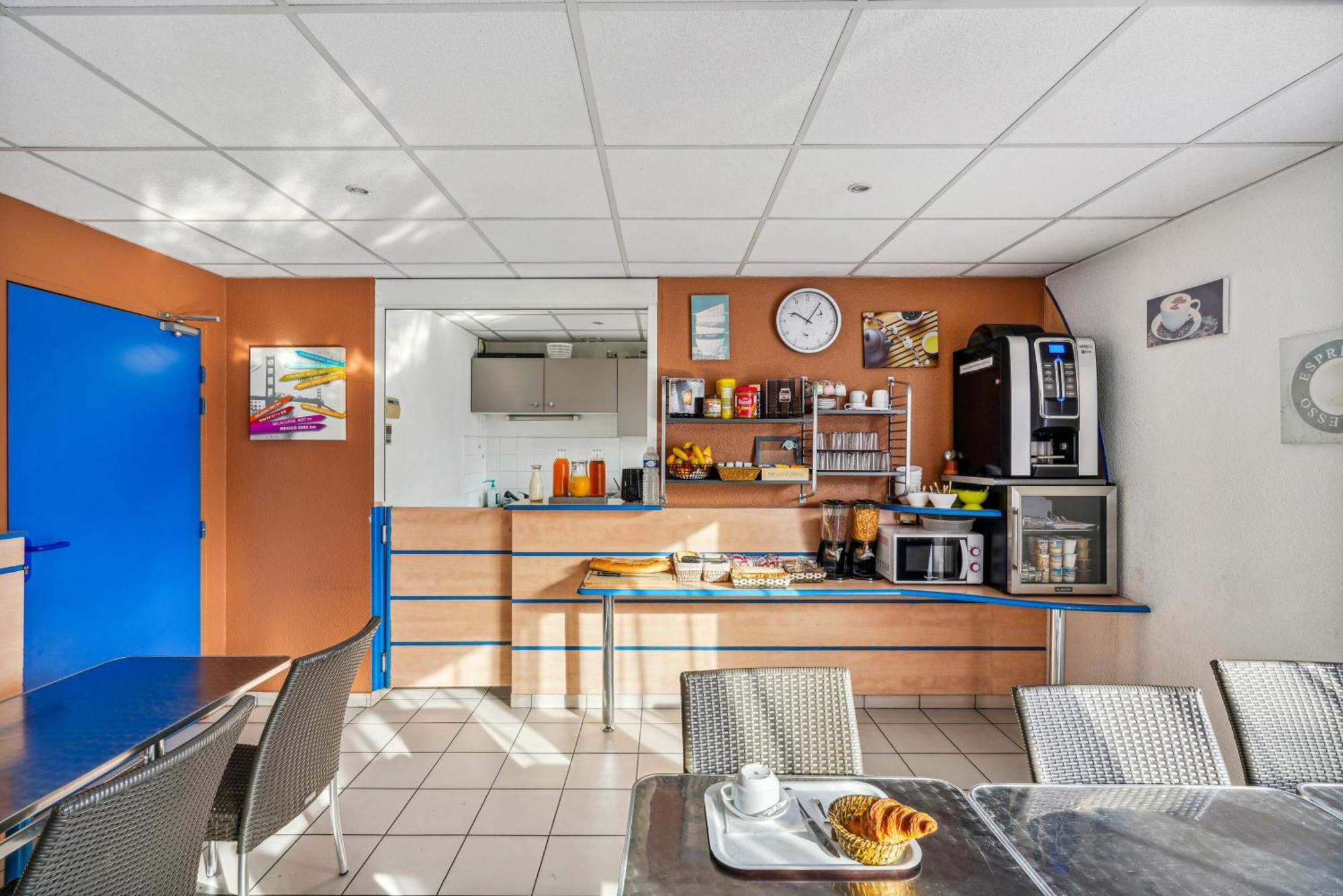 Hotel Akena Chateaurenard - Parc Des Expositions Avignon ภายนอก รูปภาพ