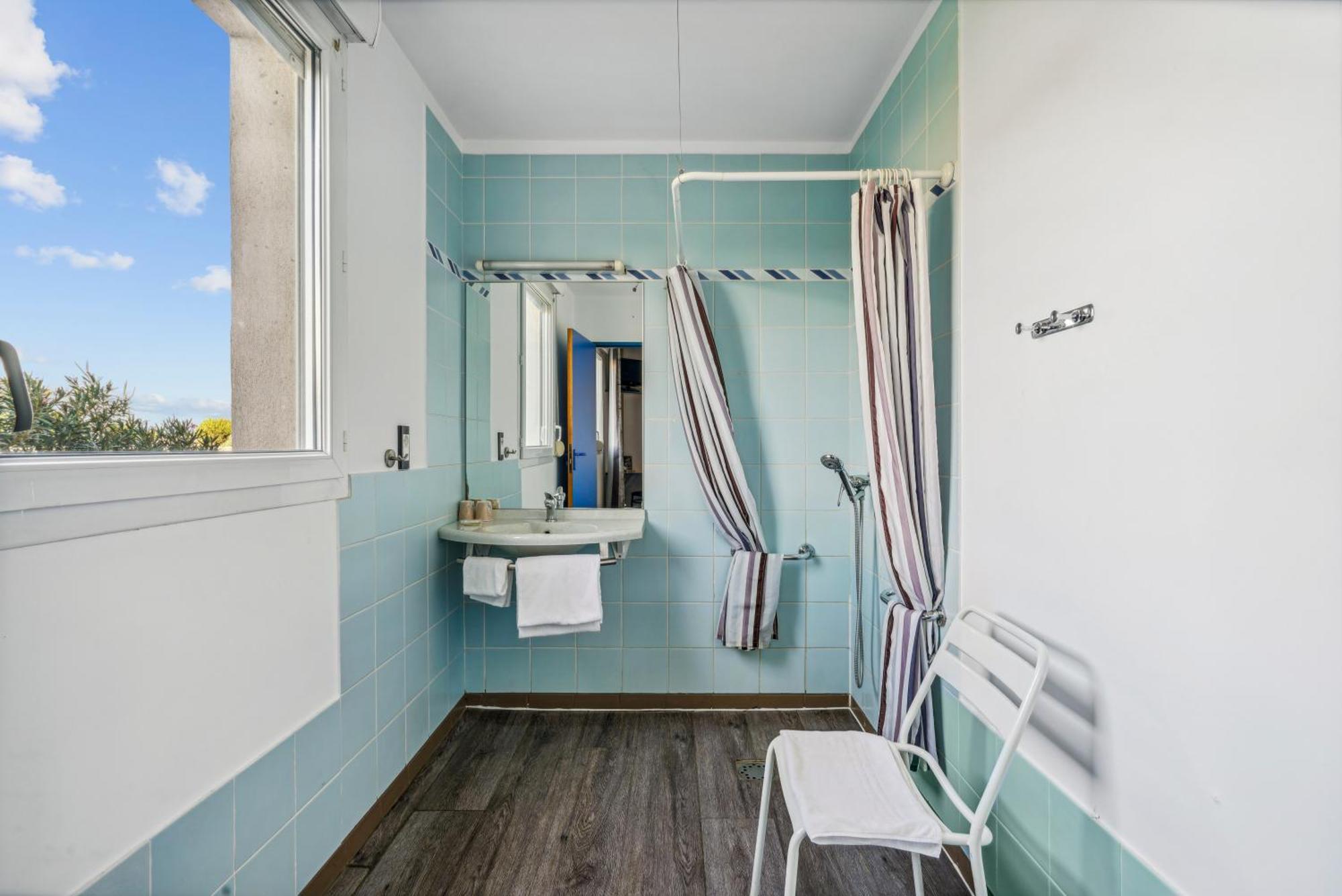 Hotel Akena Chateaurenard - Parc Des Expositions Avignon ภายนอก รูปภาพ