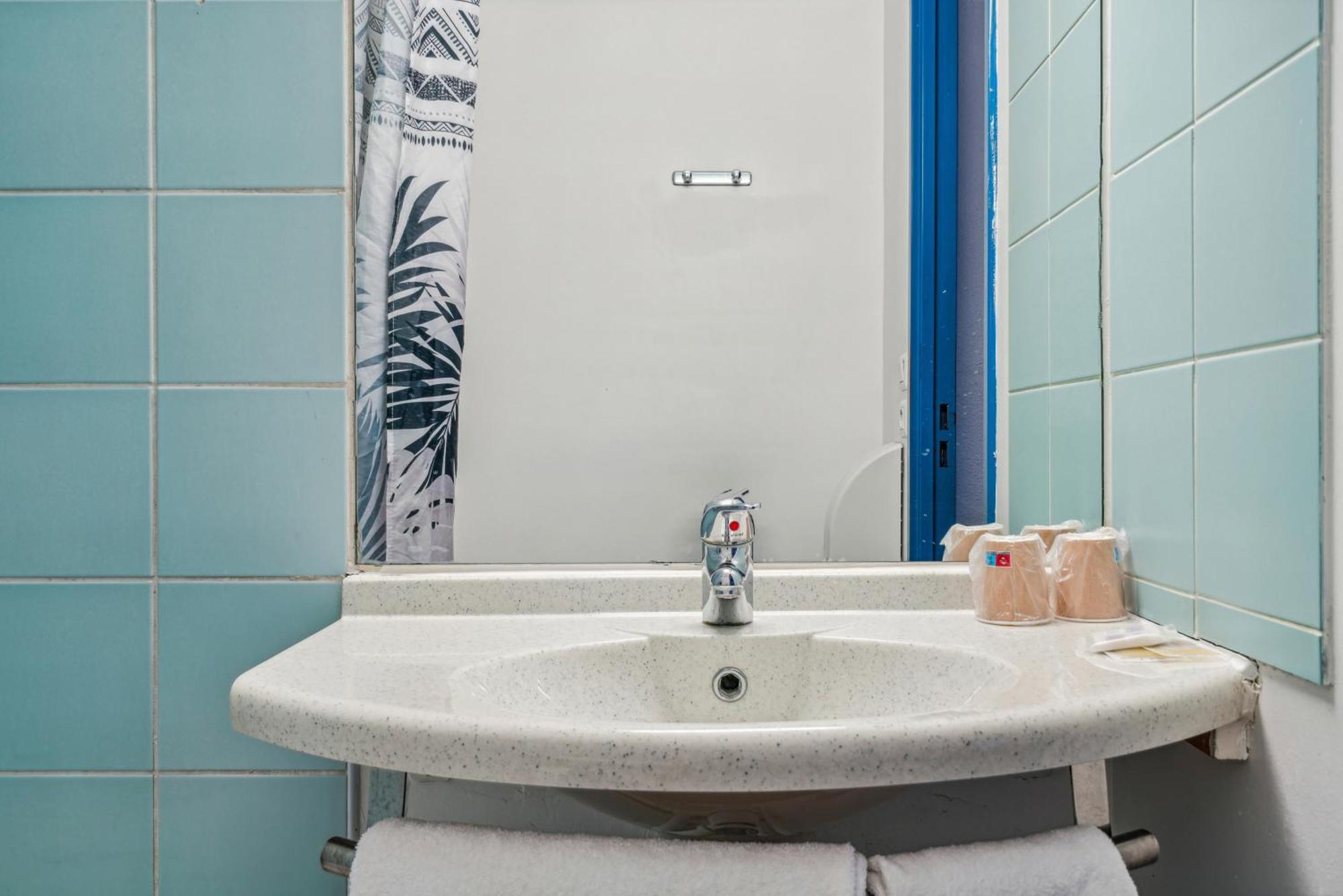 Hotel Akena Chateaurenard - Parc Des Expositions Avignon ภายนอก รูปภาพ