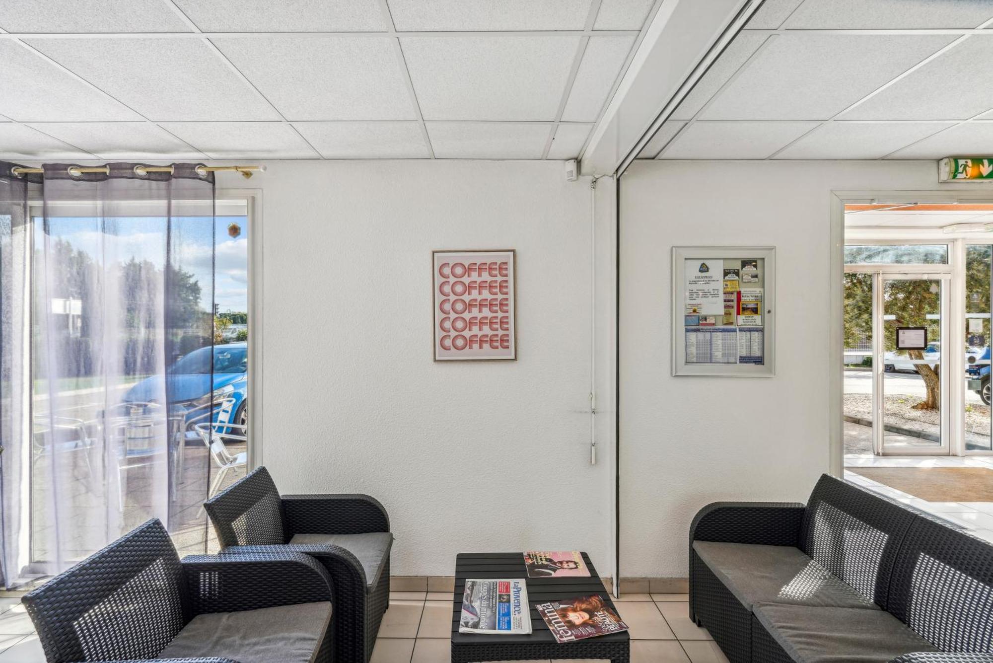 Hotel Akena Chateaurenard - Parc Des Expositions Avignon ภายนอก รูปภาพ