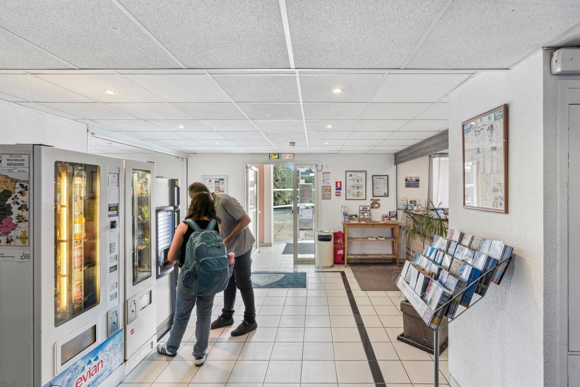 Hotel Akena Chateaurenard - Parc Des Expositions Avignon ภายนอก รูปภาพ